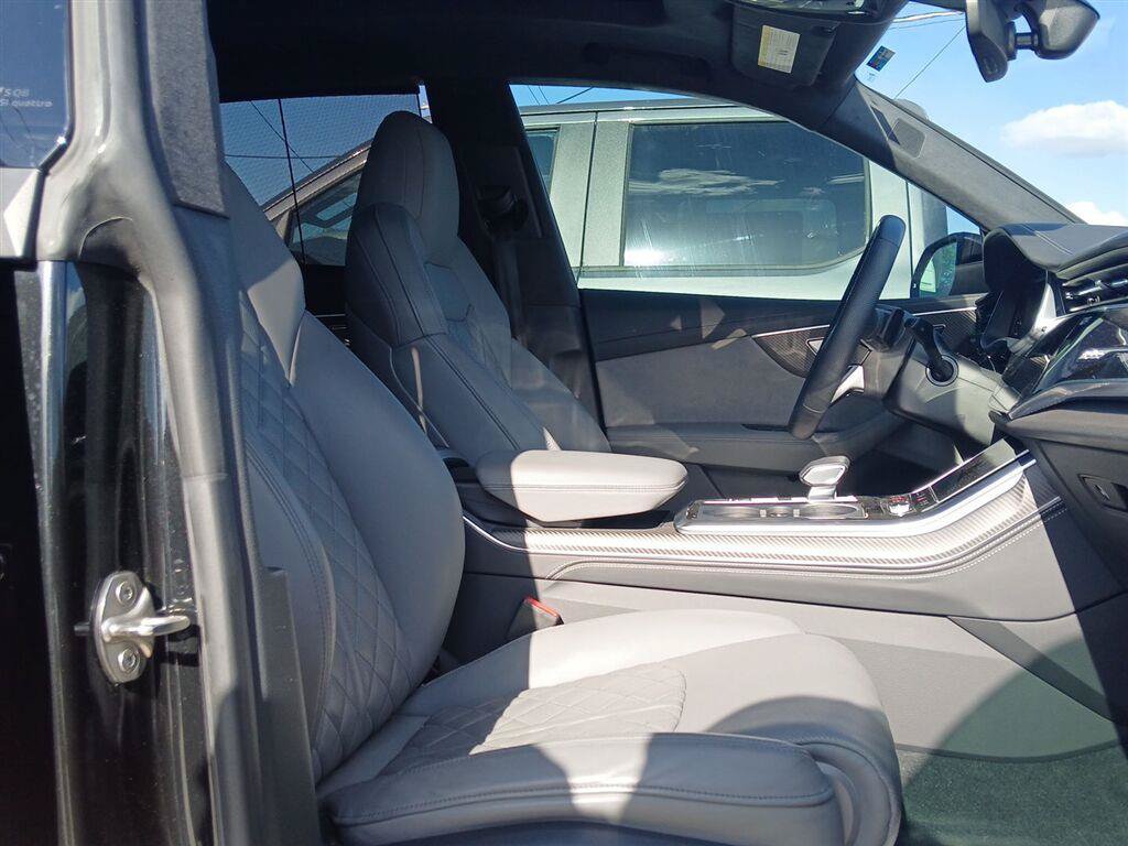 Used 2025 Audi SQ8 Prestige AWD/4WD image 17