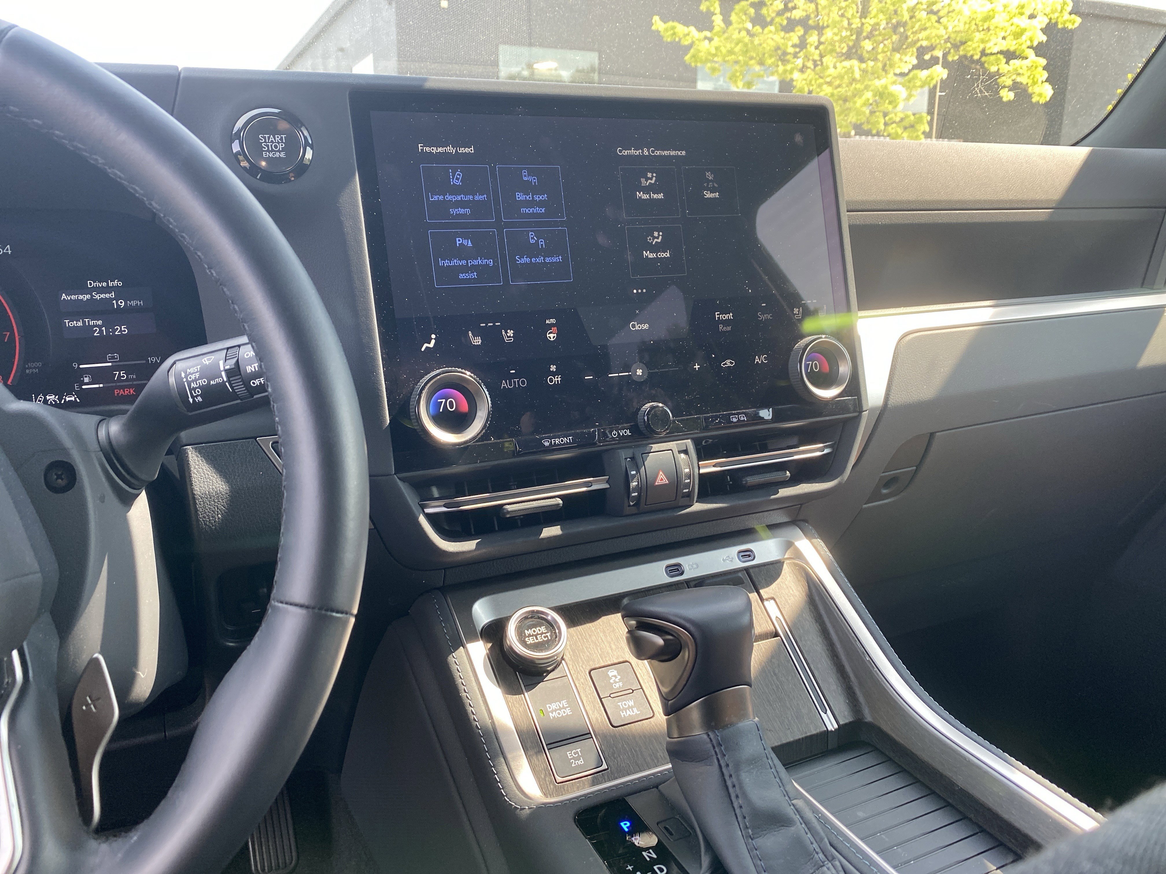 Used 2025 Lexus GX 550 w/ Accessory Package (2T) AWD/4WD image 41