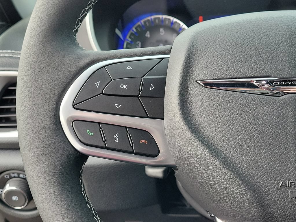 New 2026 Chrysler Pacifica Select FWD image 26