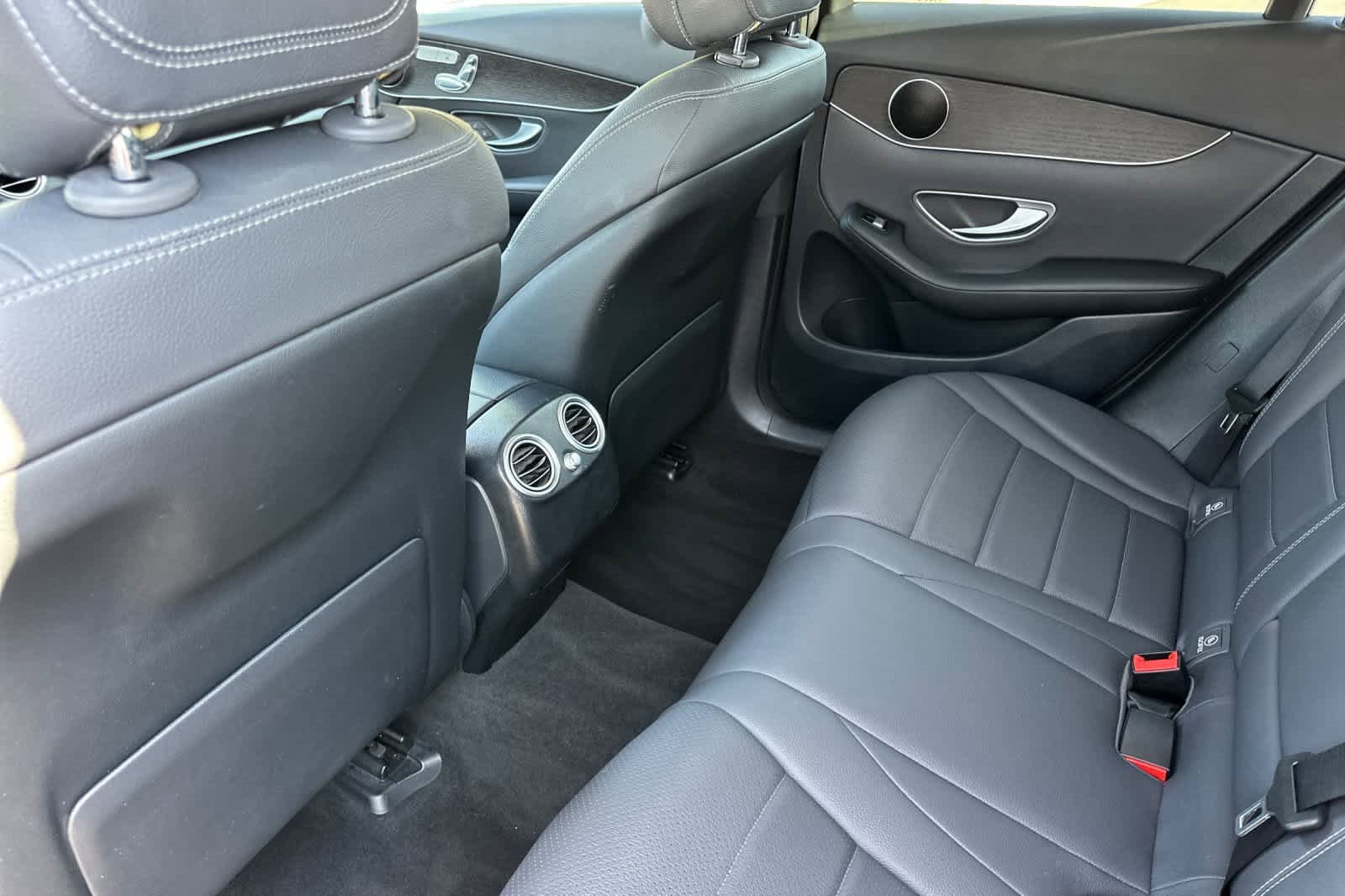 Used 2022 Mercedes-Benz GLC 300 image 4