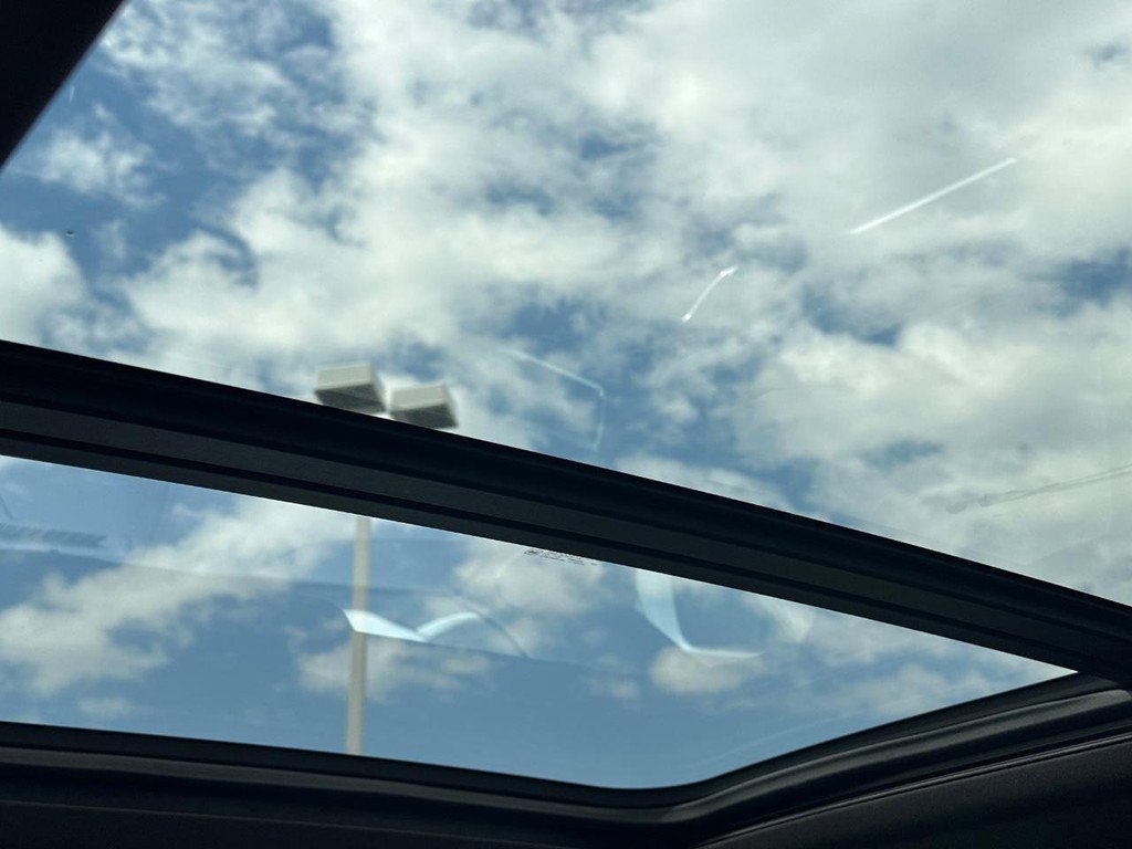 Used 2024 GMC Yukon XL Denali w/ Denali Reserve Package image 11