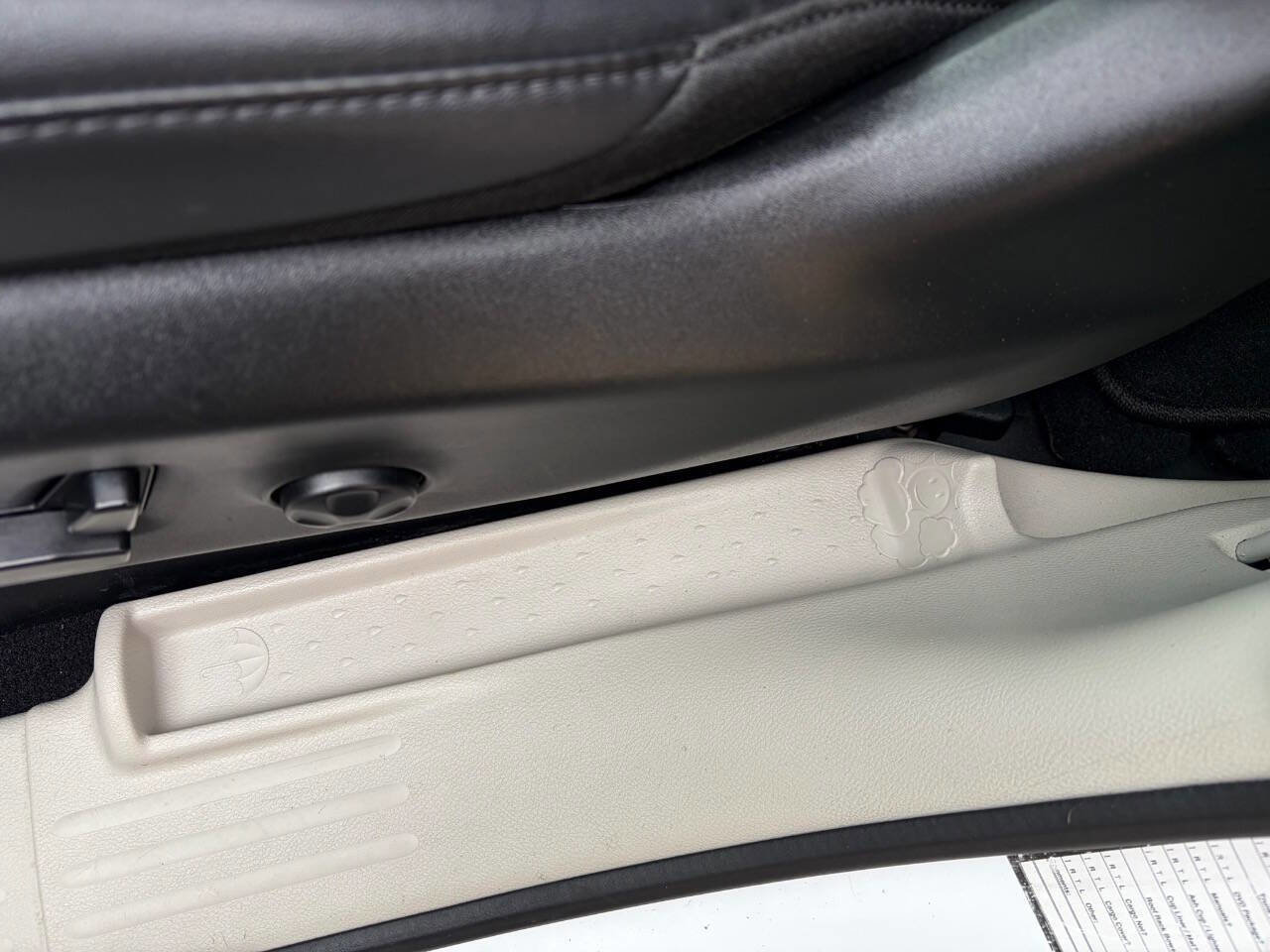 Used 2024 Chrysler Pacifica Touring-L image 39