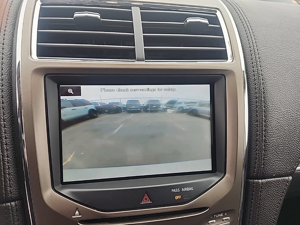 Used 2012 Lincoln MKX AWD image 22
