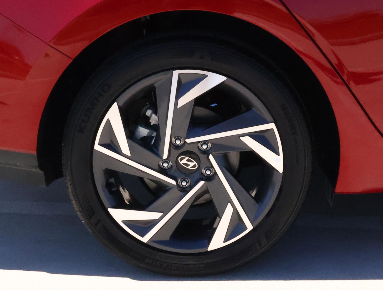 Certified 2024 Hyundai Elantra SEL w/ Convenience Package image 8