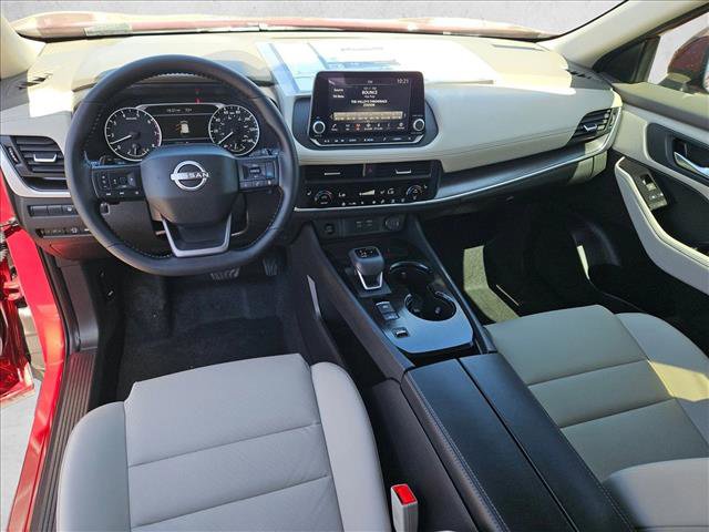 Used 2025 Nissan Rogue SV w/ SV Premium Package FWD image 14