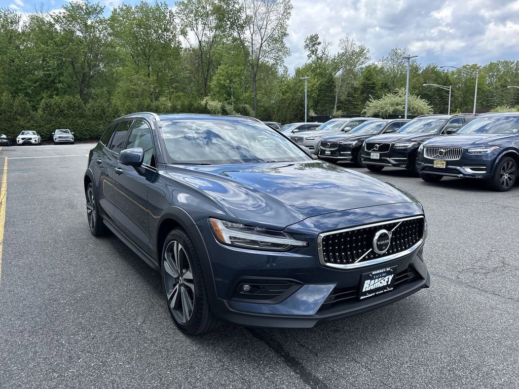 Certified 2023 Volvo V60 B5 Cross Country Plus AWD/4WD image 2
