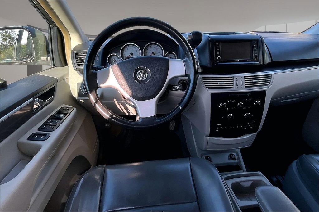Used 2010 Volkswagen Routan SE FWD image 5
