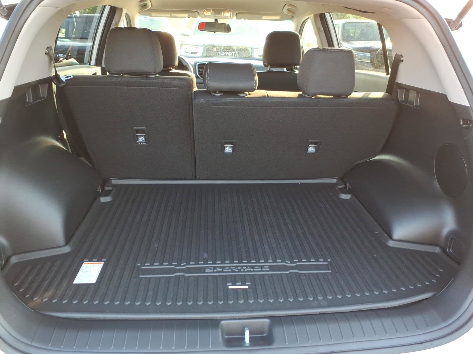 Used 2017 Kia Sportage LX w/ Option Group 012 image 7