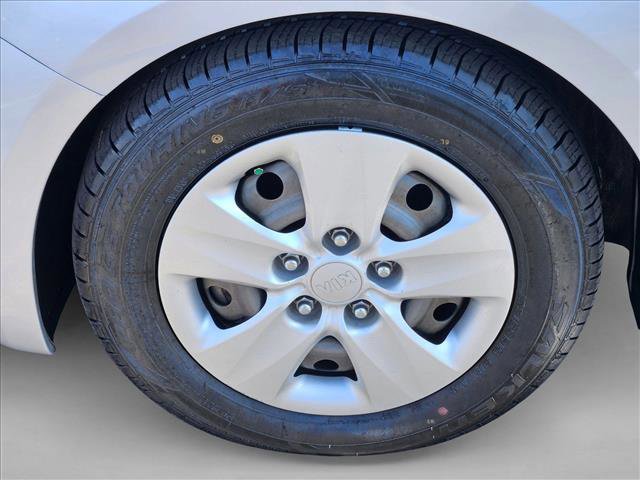 Used 2015 Kia Forte LX image 18