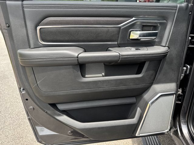 New 2026 RAM 3500 Laramie AWD/4WD image 18
