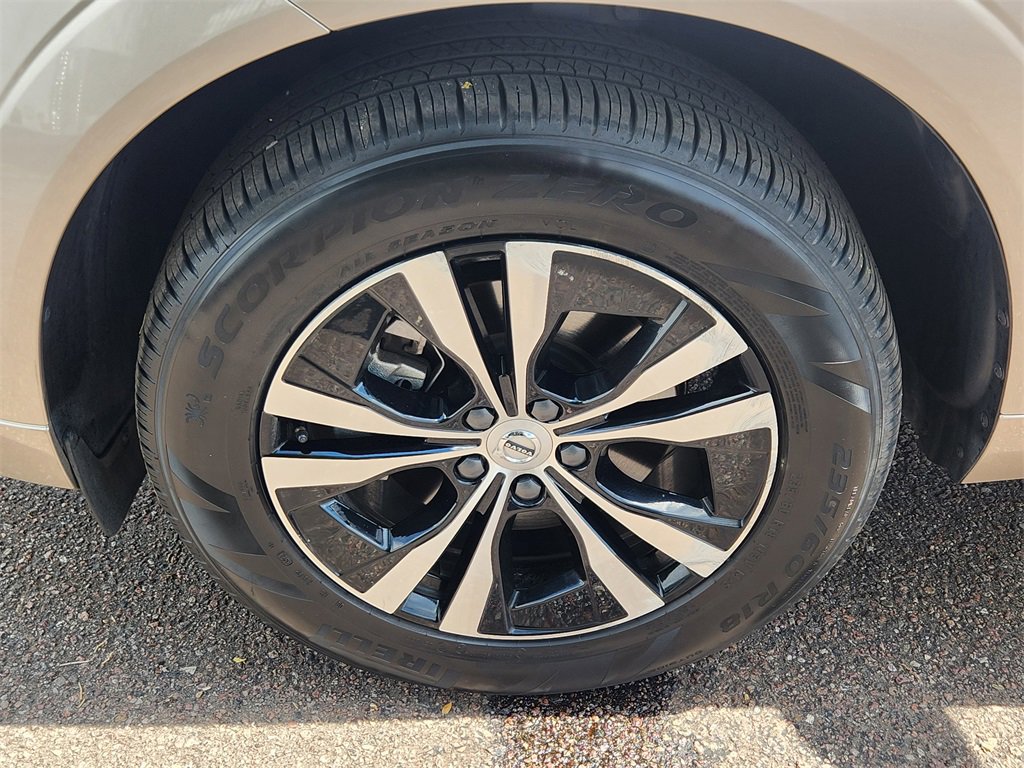 Used 2025 Volvo XC60 B5 Core image 24