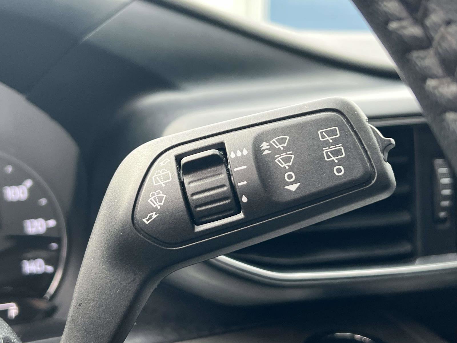 Used 2022 Ford Explorer XLT w/ Equipment Group 202A image 25