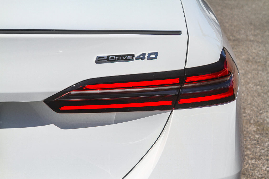 New 2027 BMW i5 eDrive40 w/ M Sport Package RWD image 7