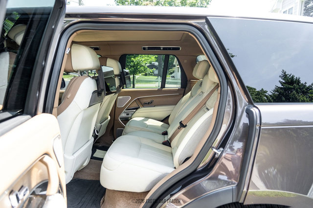 Used 2025 Land Rover Range Rover SV AWD/4WD image 43