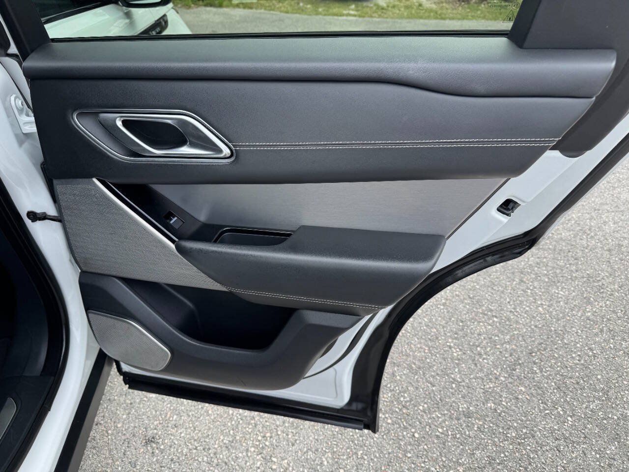 Used 2018 Land Rover Range Rover Velar R-Dynamic HSE AWD/4WD image 43