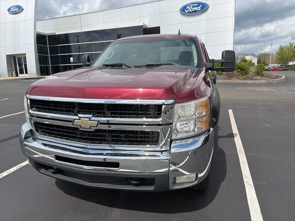 Used 2009 Chevrolet Silverado 2500 LT w/ Exterior Plus Package image 2