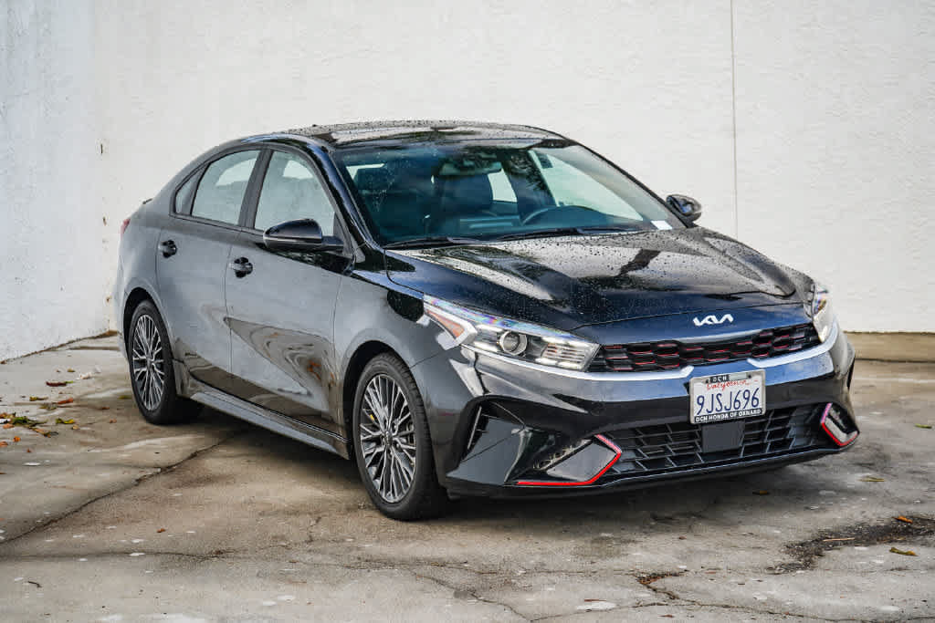 Used 2024 Kia Forte GT-Line w/ GT-Line Premium Package FWD image 3