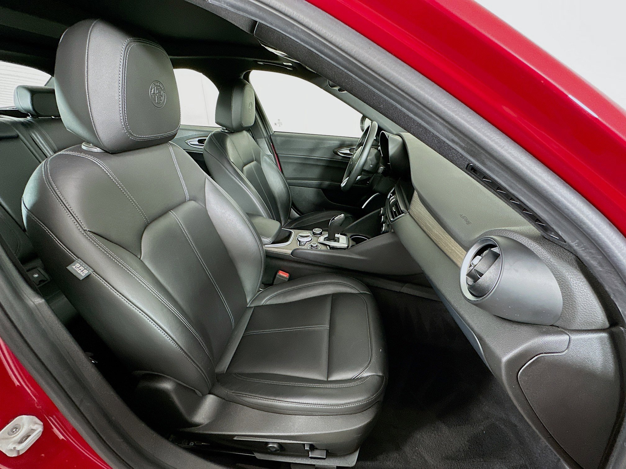 Used 2023 Alfa Romeo Giulia Ti image 31