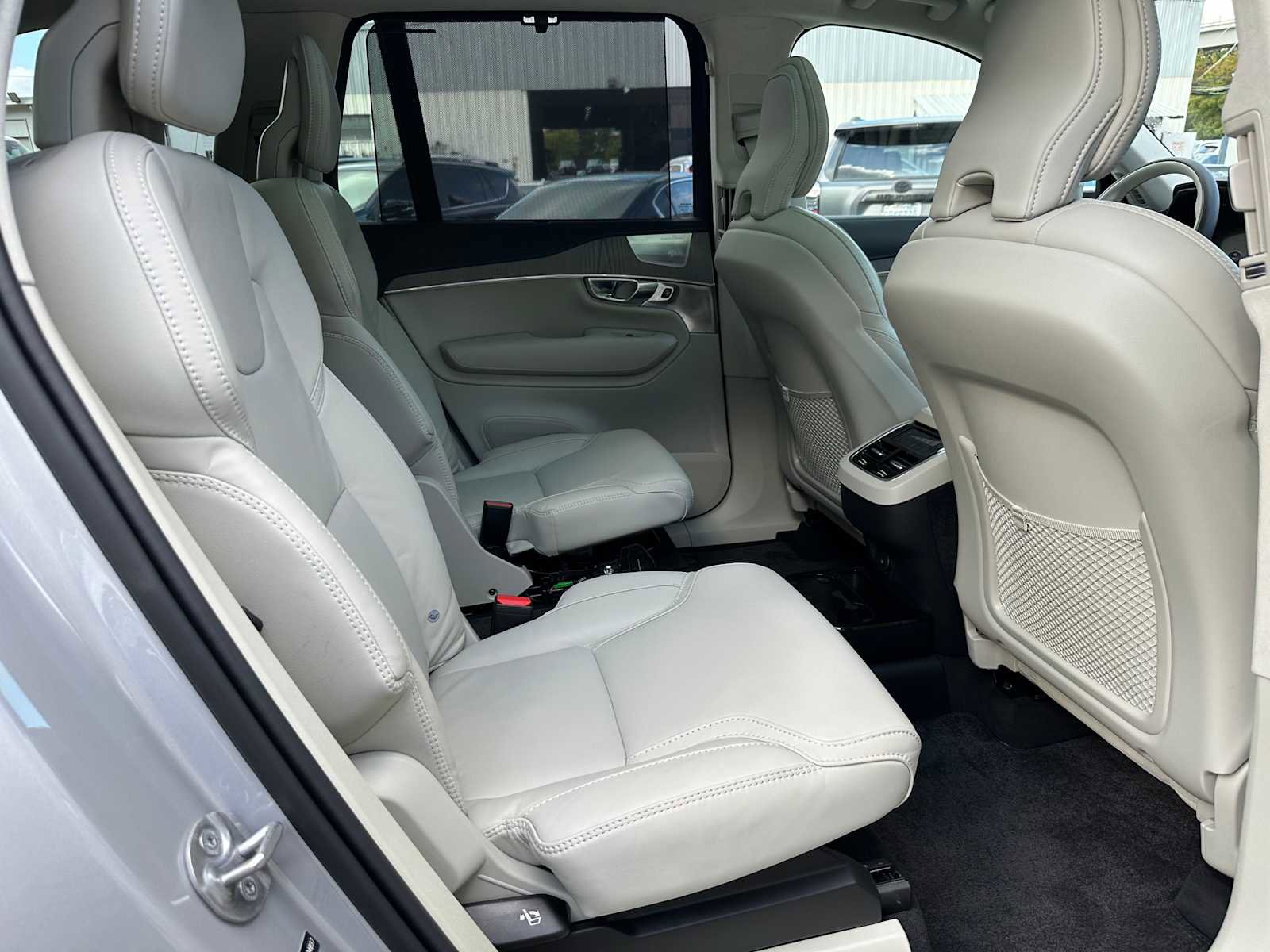 Used 2025 Volvo XC90 B6 Ultra w/ Lounge Package image 15