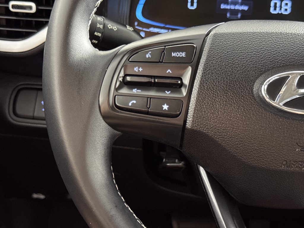 Certified 2024 Hyundai Venue Limited FWD image 17