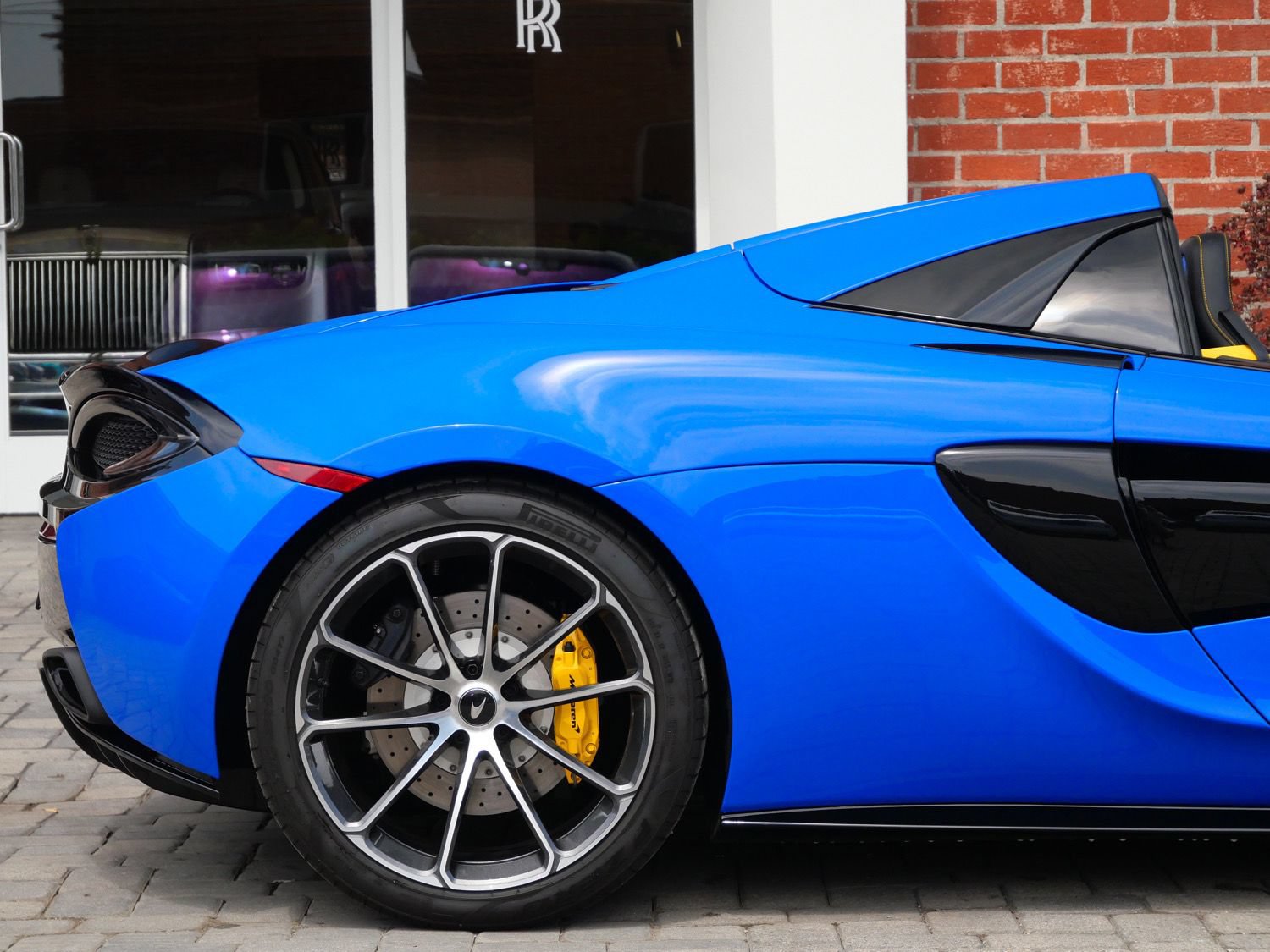 Used 2020 McLaren 570S Spider RWD image 13
