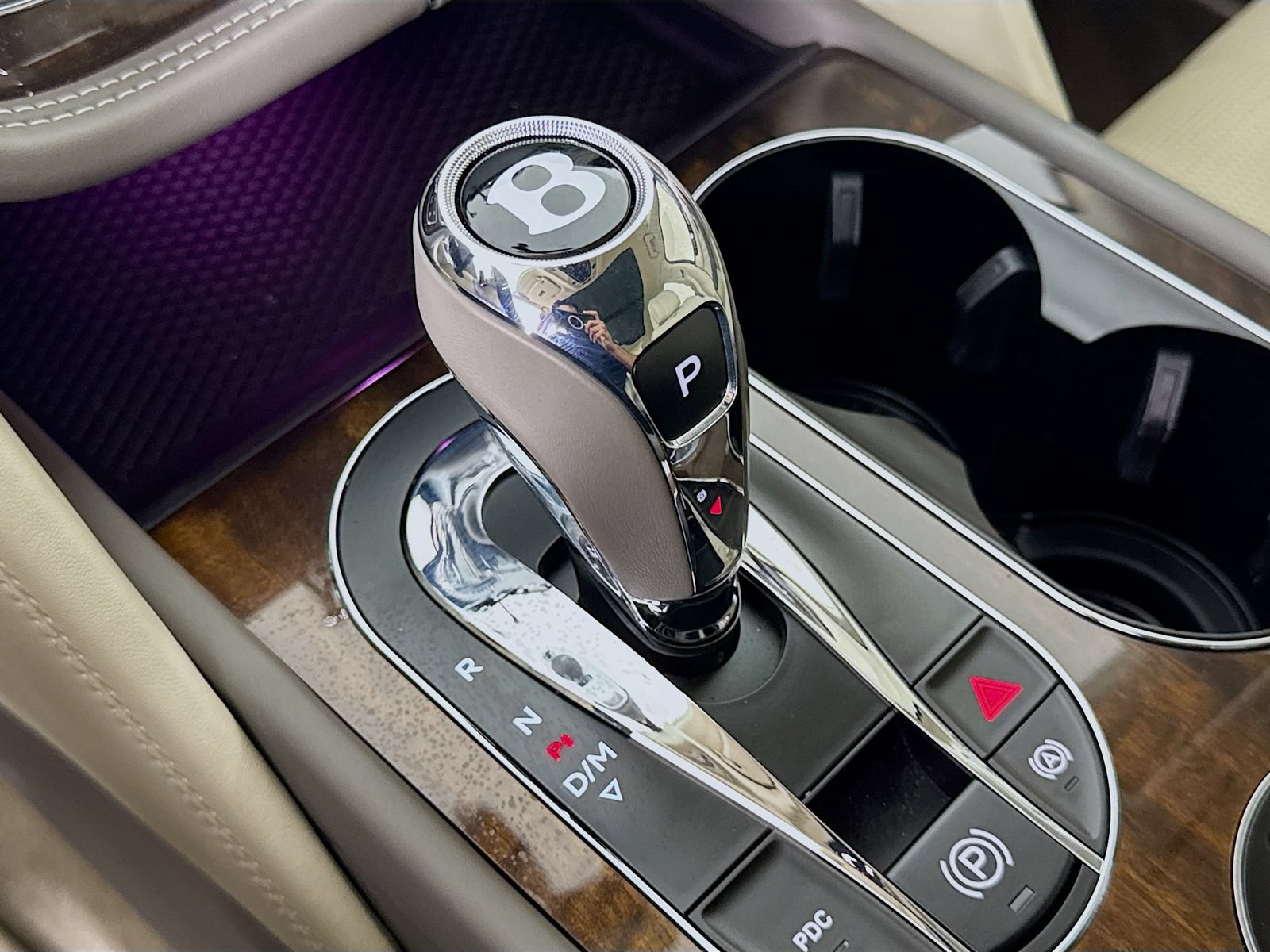 Certified 2020 Bentley Bentayga Plug-In Hybrid AWD/4WD image 15