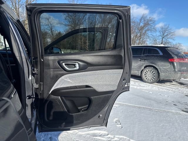 Used 2024 Jeep Compass Latitude w/ Convenience Group image 30