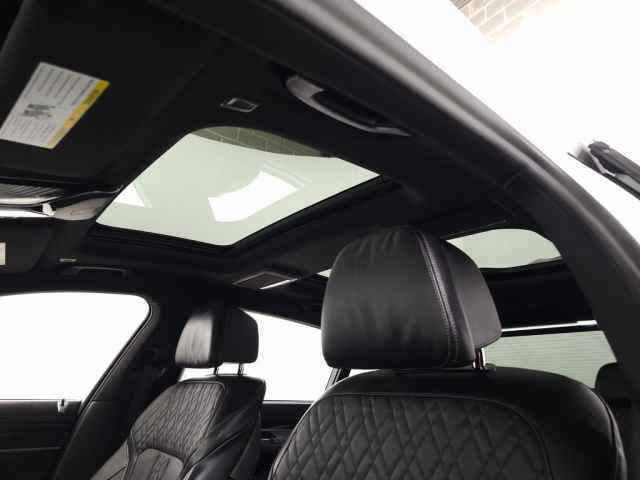 Used 2022 BMW 740i xDrive w/ M Sport Package image 19