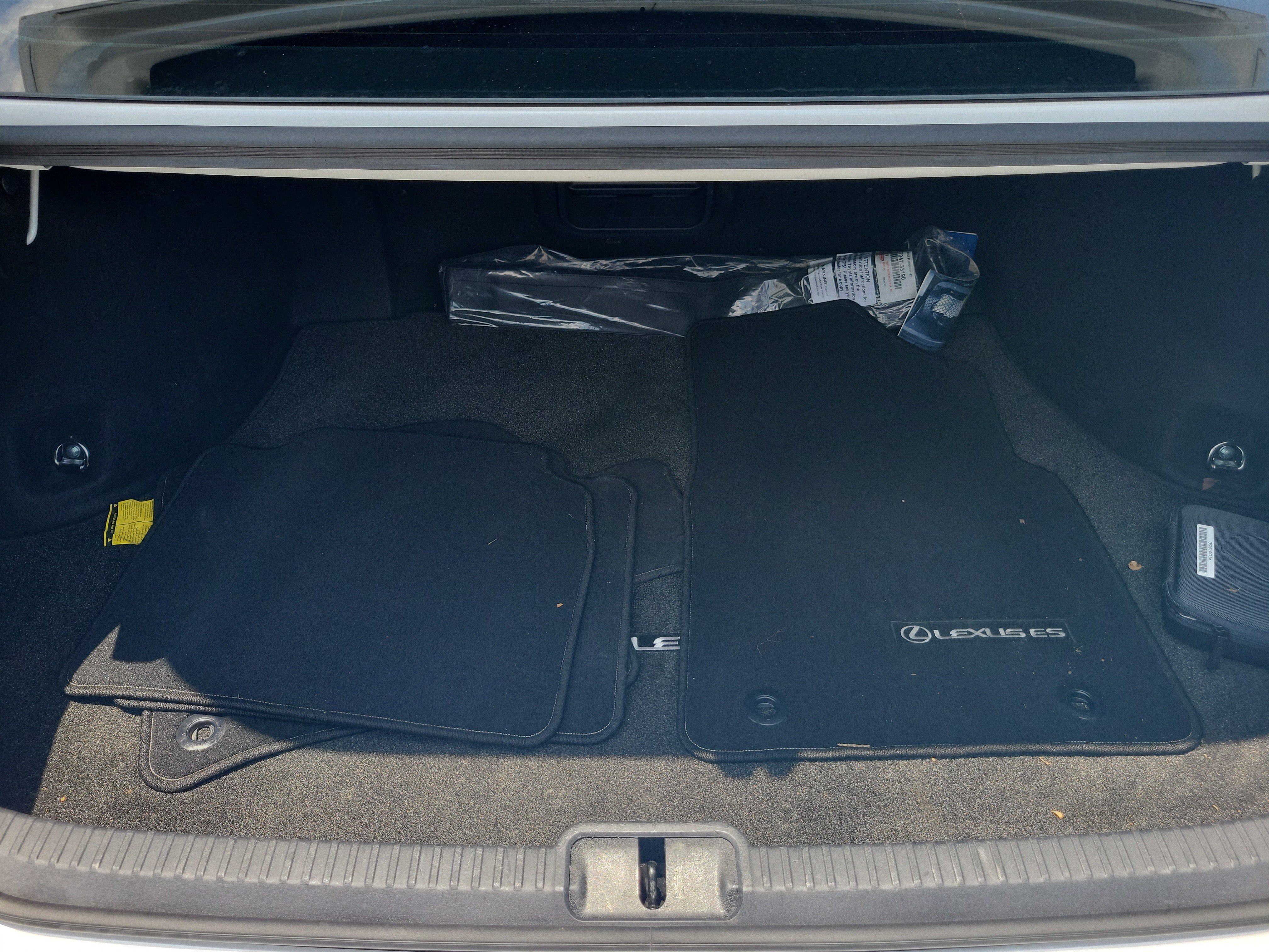Certified 2024 Lexus ES 350 w/ Technology Package FWD image 9