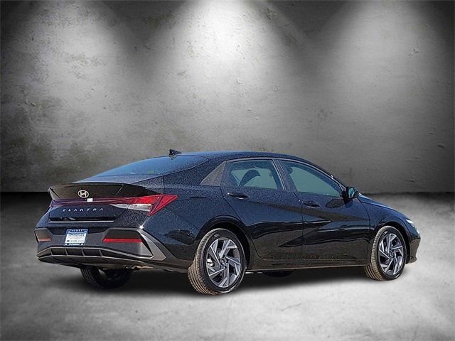 New 2025 Hyundai Elantra Sport image 4