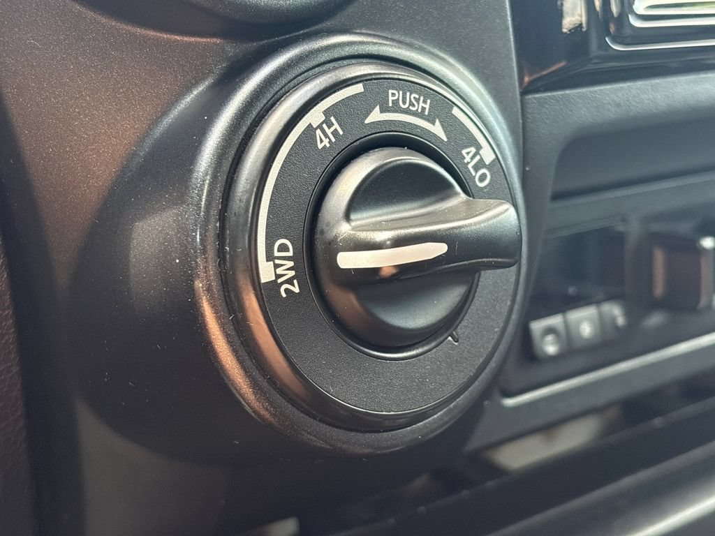 Used 2022 Nissan Titan PRO-4X w/ Pro-4x Convenience Package AWD/4WD image 27