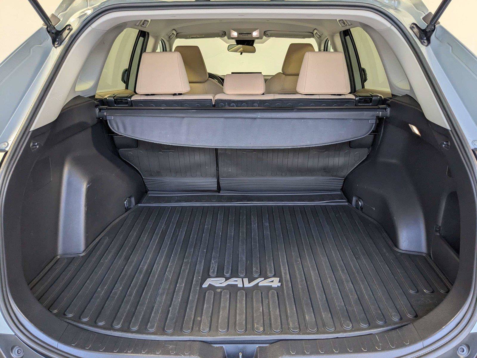 Certified 2022 Toyota RAV4 XLE FWD image 9