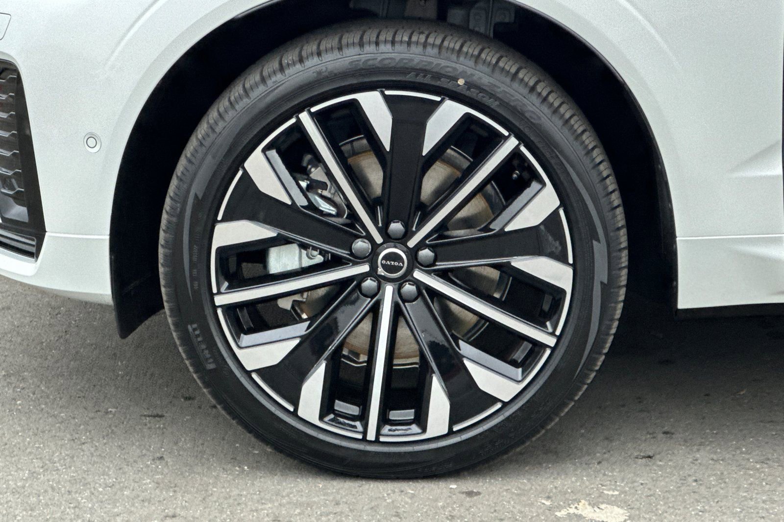 New 2026 Volvo XC60 T8 Ultra w/ Protection Package Premier image 11