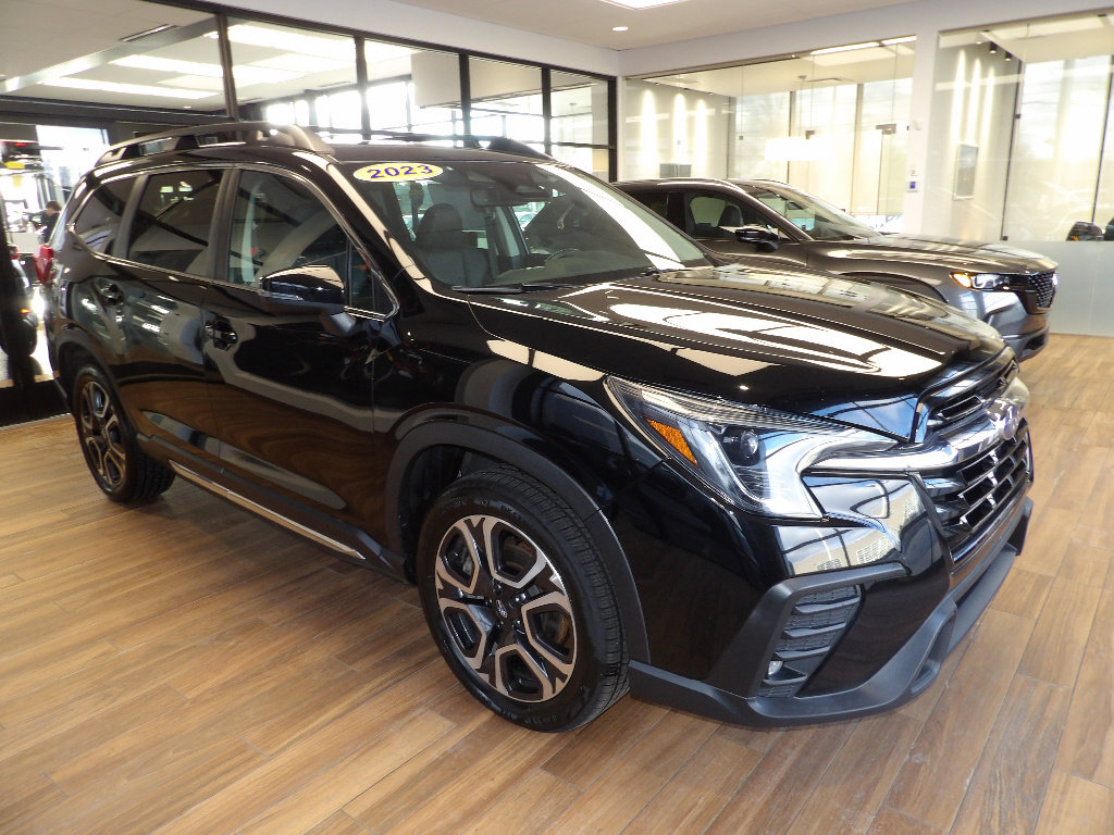 Used 2023 Subaru Ascent Limited image 3