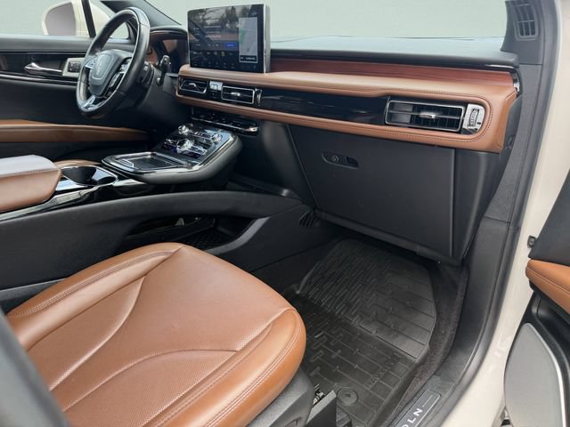 Used 2023 Lincoln Nautilus Reserve w/ Equipment Group 202A AWD/4WD image 15