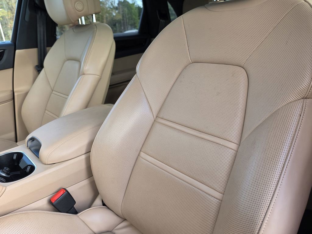 Used 2022 Porsche Cayenne image 5