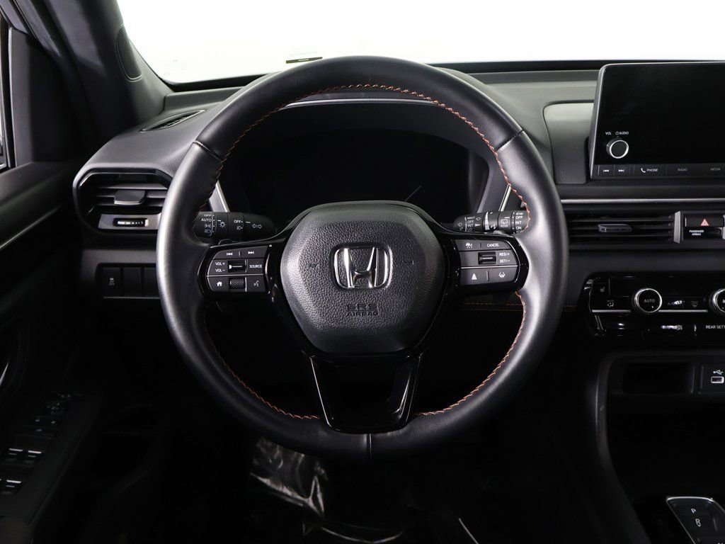 Used 2025 Honda Pilot Sport image 40