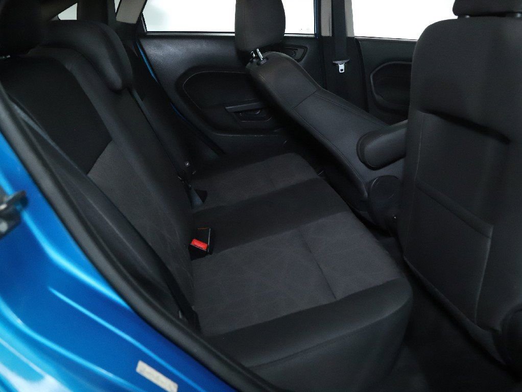 Used 2013 Ford Fiesta SE image 30