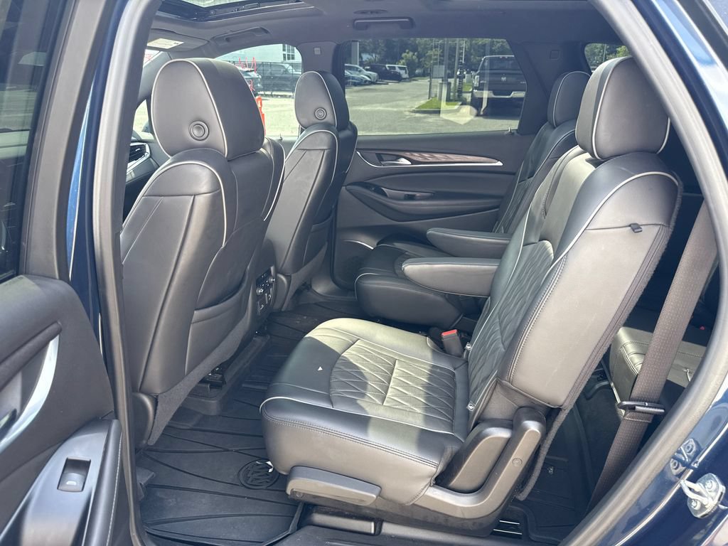 Used 2022 Buick Enclave Avenir w/ Avenir Technology Package FWD image 11