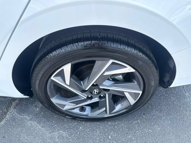 Used 2025 Hyundai Elantra SEL FWD image 11