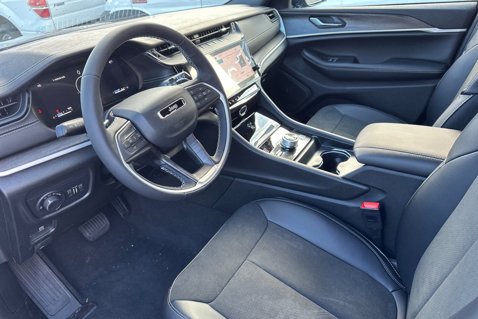 New 2026 Jeep Grand Cherokee Altitude image 10