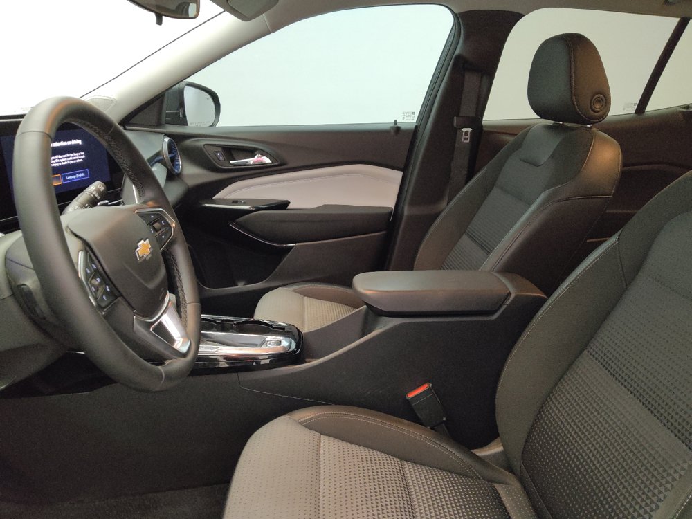 Used 2025 Chevrolet Trax LT w/ Driver Confidence Package FWD image 17