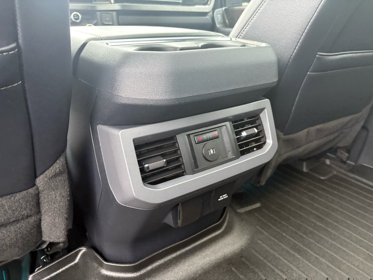 Used 2024 Ford F350 Lariat w/ Lariat Ultimate Package image 41