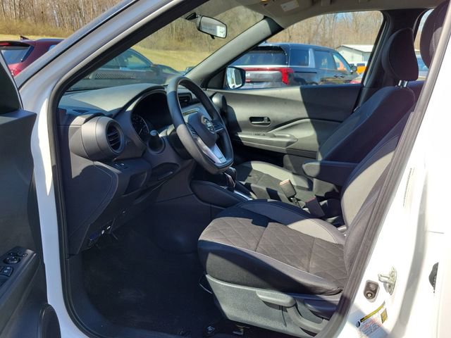 Used 2019 Nissan Kicks S image 9