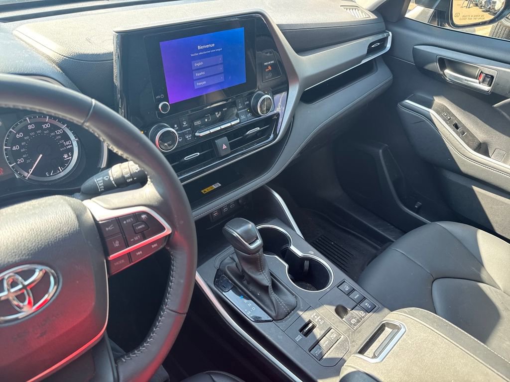 Used 2025 Toyota Highlander XLE image 24