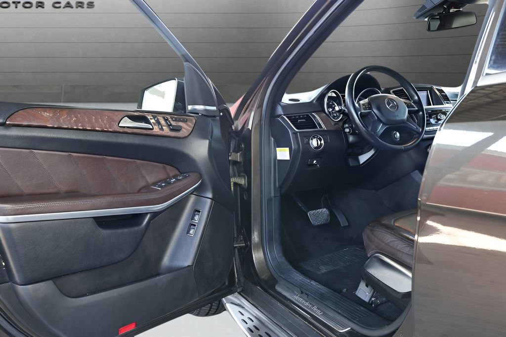 Used 2013 Mercedes-Benz GL 550 4MATIC image 37