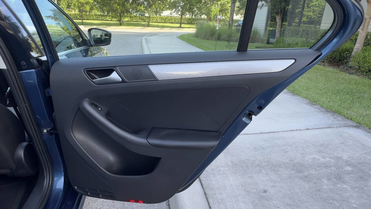 Used 2017 Volkswagen Jetta S image 17