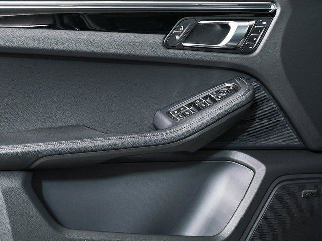 Certified 2026 Porsche Macan AWD/4WD image 6