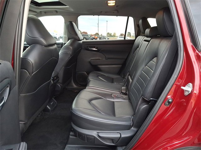 Used 2023 Toyota Highlander XLE image 8