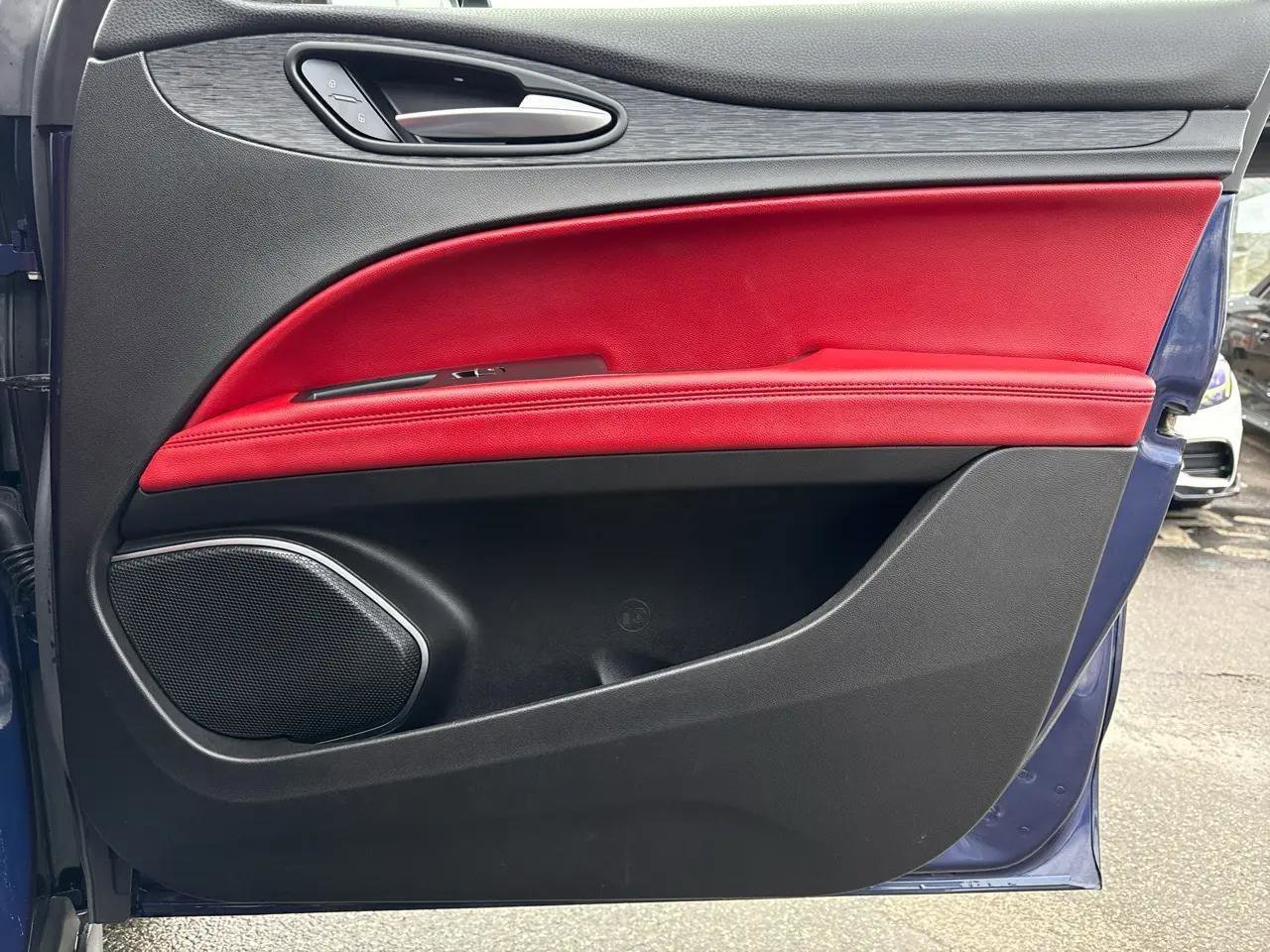 Used 2020 Alfa Romeo Stelvio AWD w/ Nero Edizione image 33